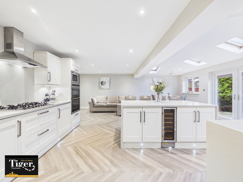 Property photo 3 of 34 Cam03440G0-Pr0531-Still041