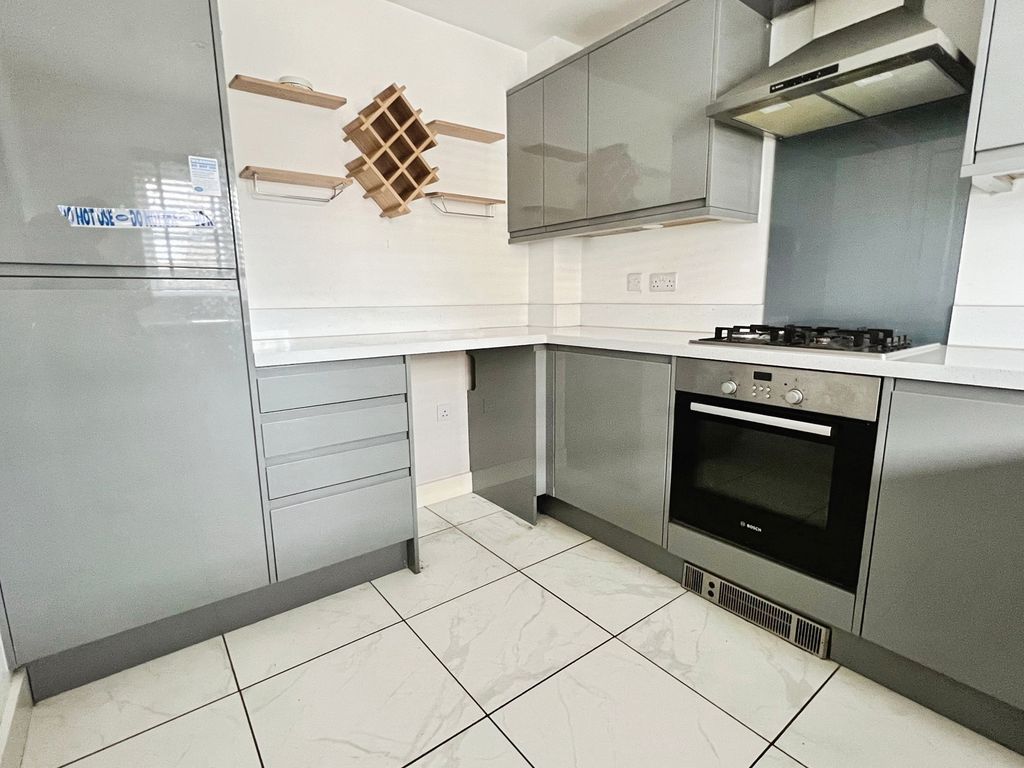 Property photo 3 of 17 Kitchen