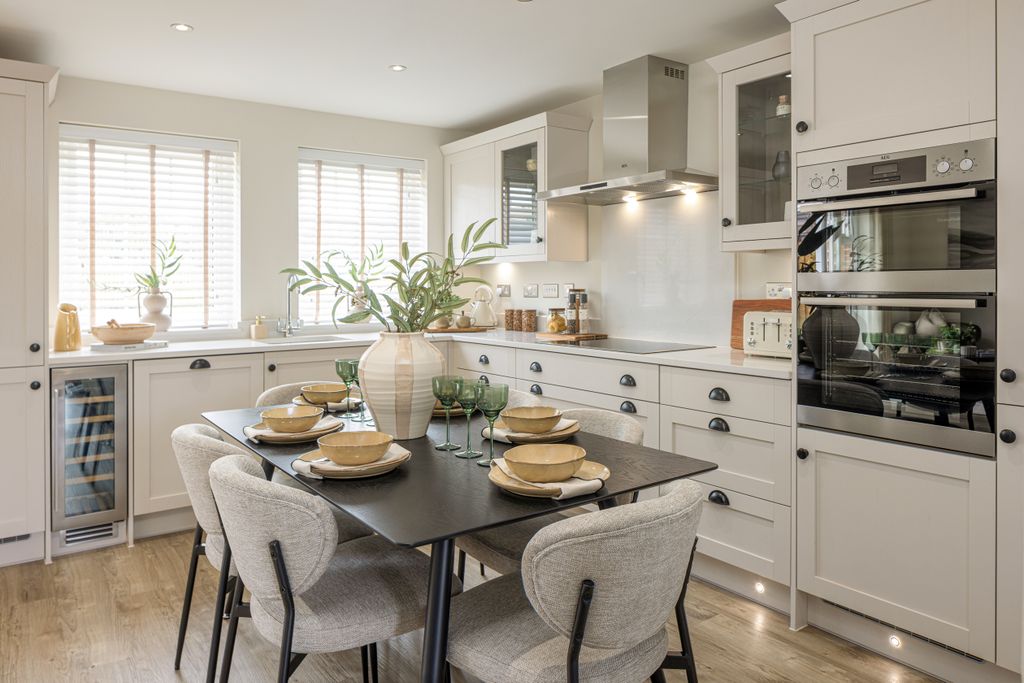 Property photo 2 of 9 Shenton Kitchen 2 Saxongreen