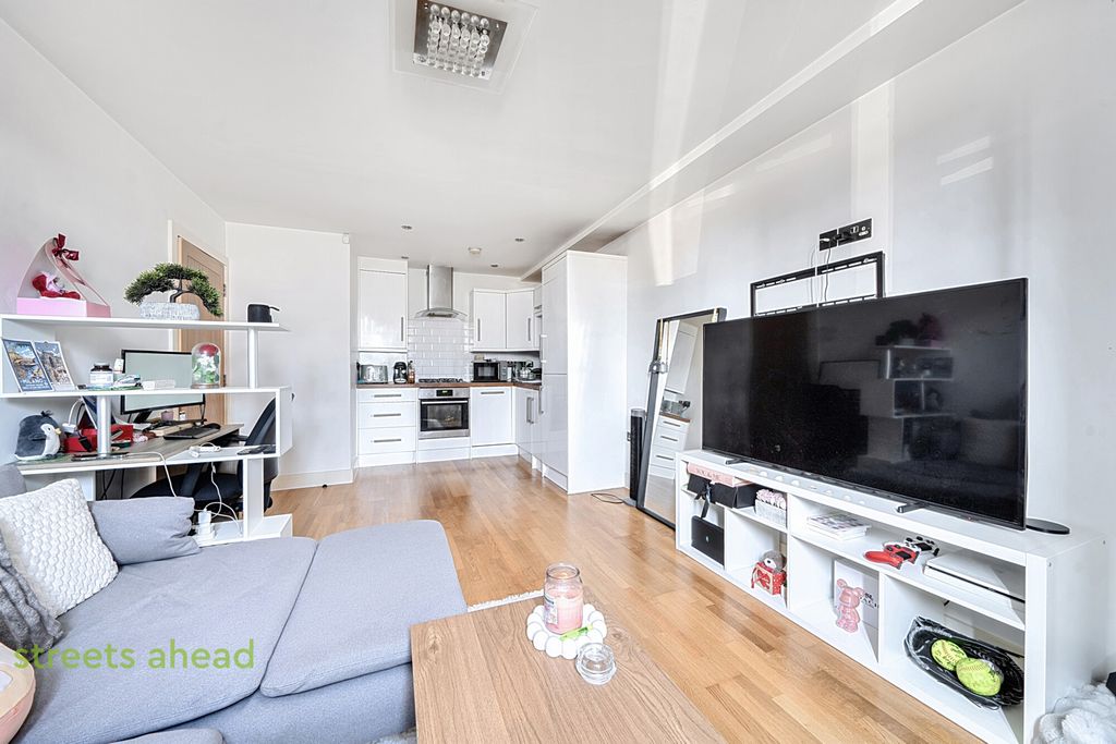 Property photo 3 of 10 6Fbf95cc-A85B-47d...