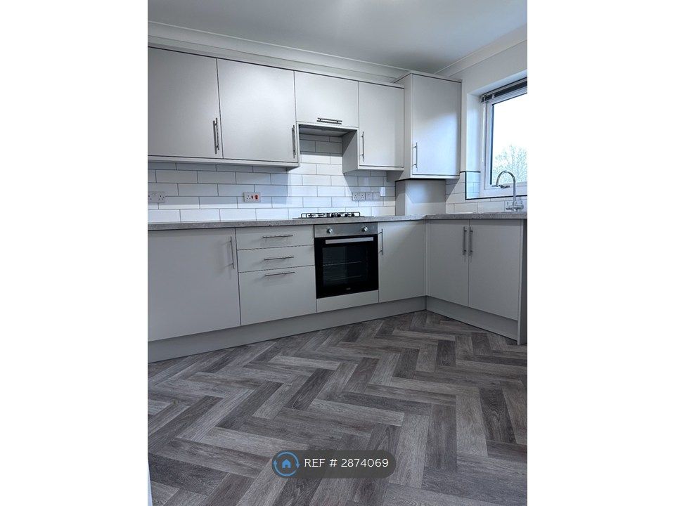 Property photo 3 of 19 Kitchen