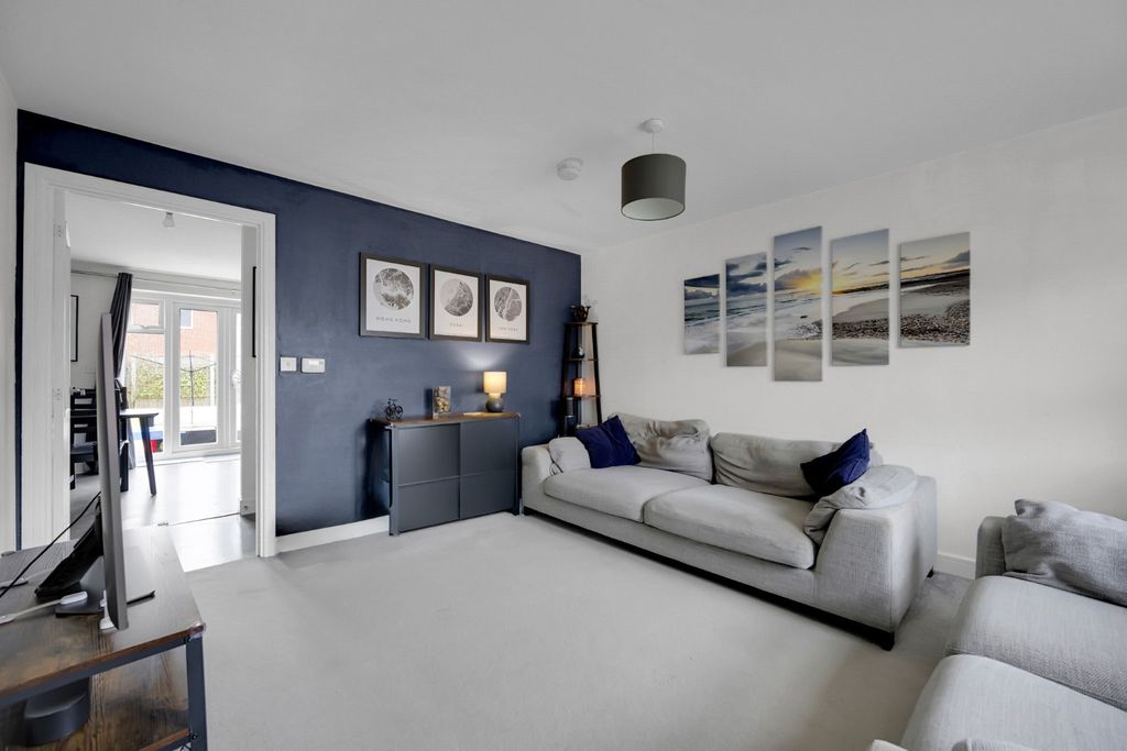 Property photo 2 of 17 4644852