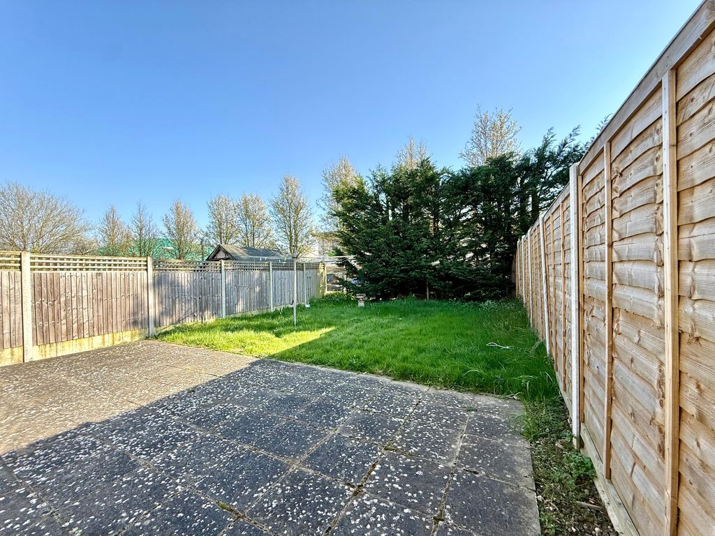 Property photo 2 of 18 Garden