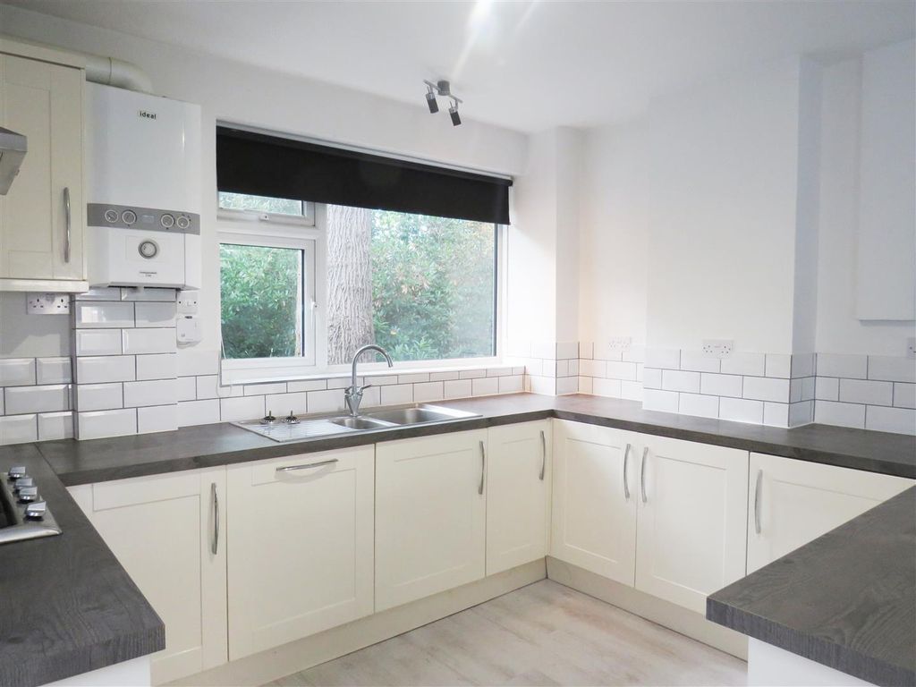 Property photo 3 of 15 Kitchen