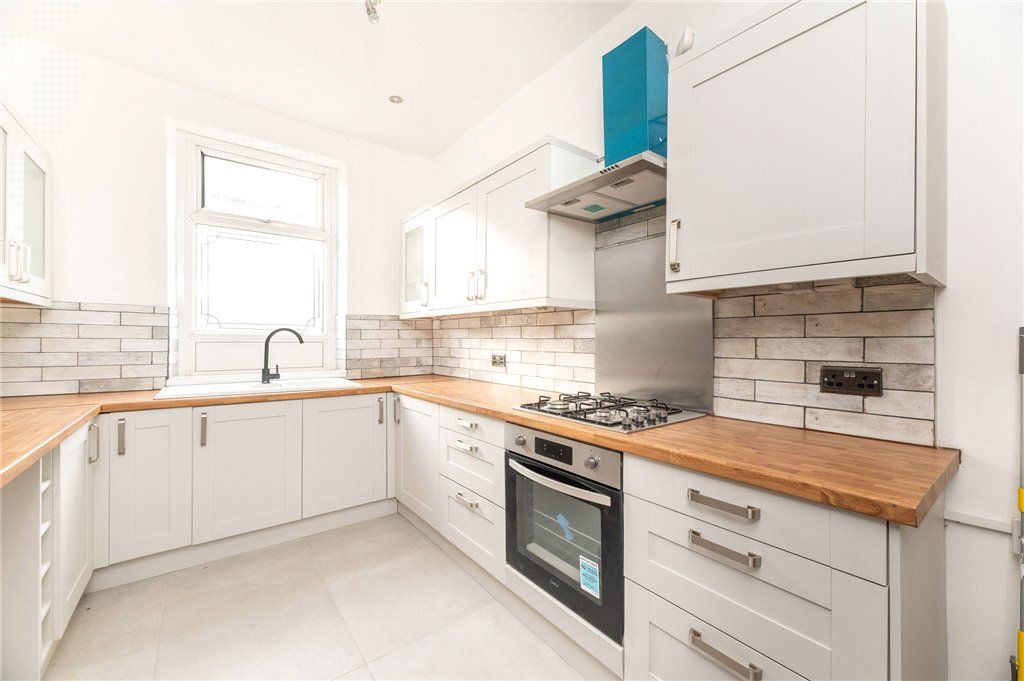 Property photo 3 of 20 Kitchen