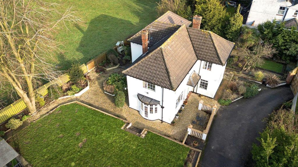 Property photo 1 of 32