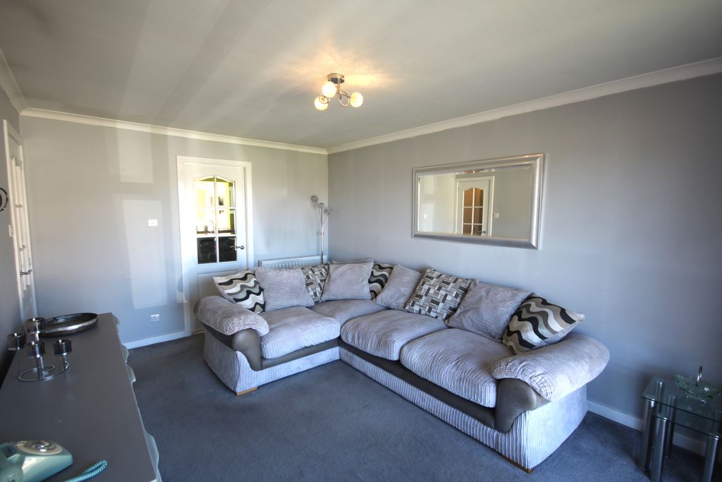 Property photo 3 of 17 Lounge