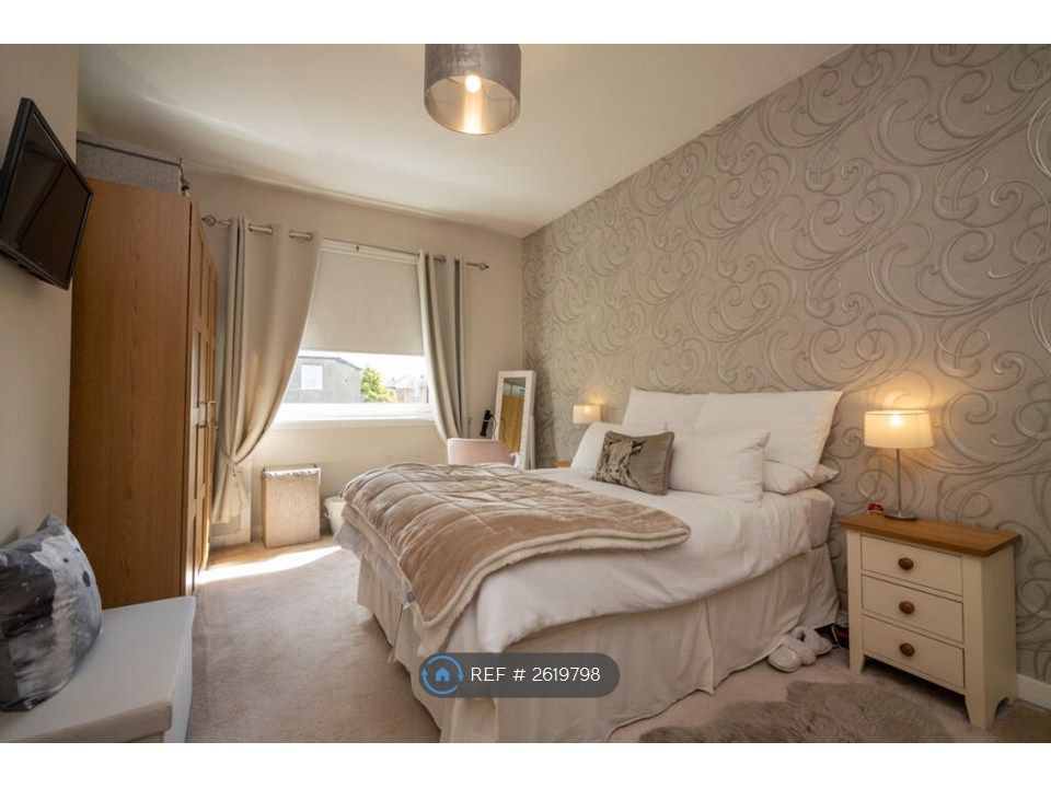 Property photo 3 of 9 Bedroom 1