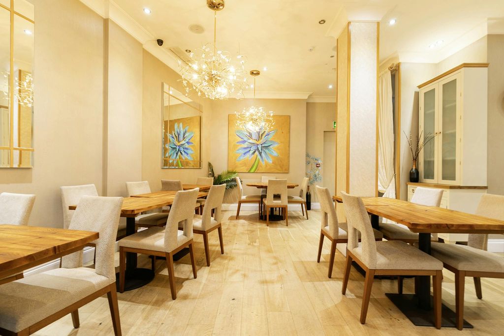 Property photo 2 of 6 38c Kensington Church Street 32.Jpg