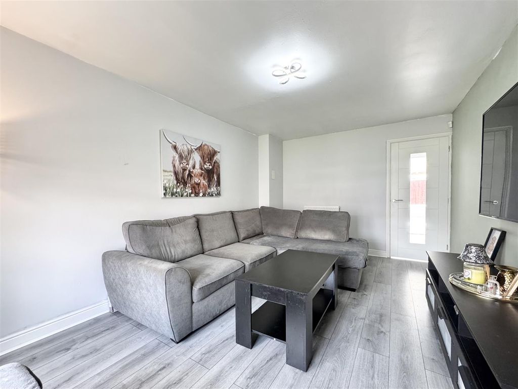Property photo 3 of 14 Lounge