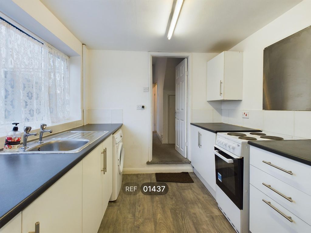 Property photo 2 of 29 Kitchen