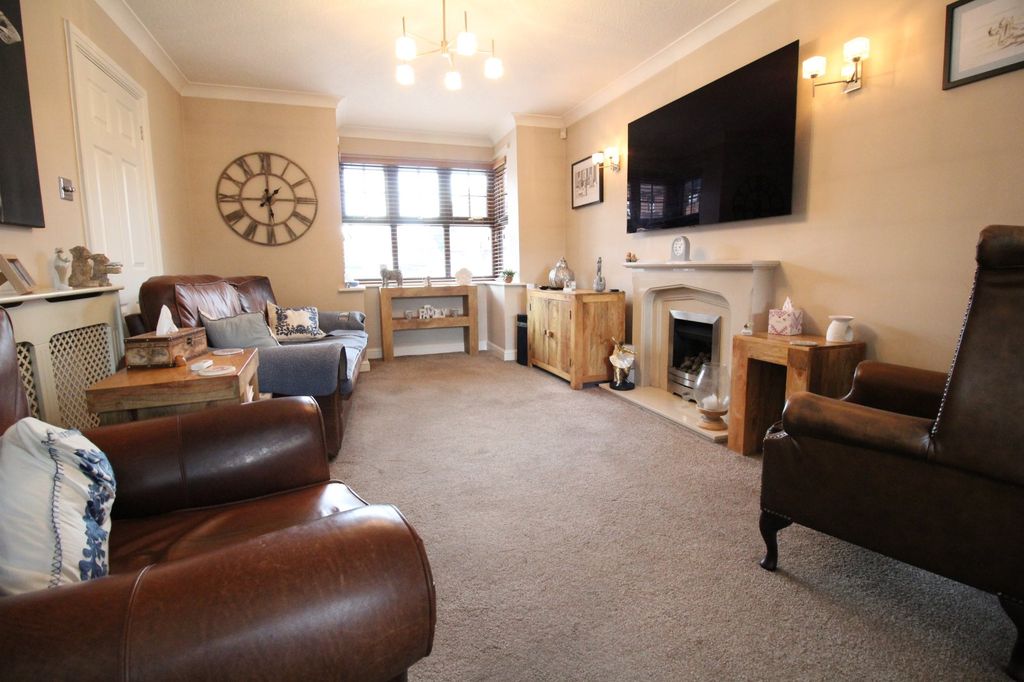 Property photo 2 of 21 Lounge