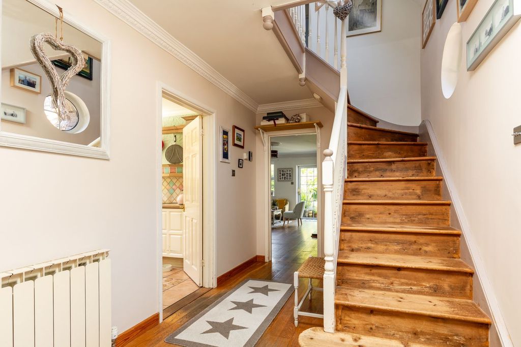 Property photo 2 of 31