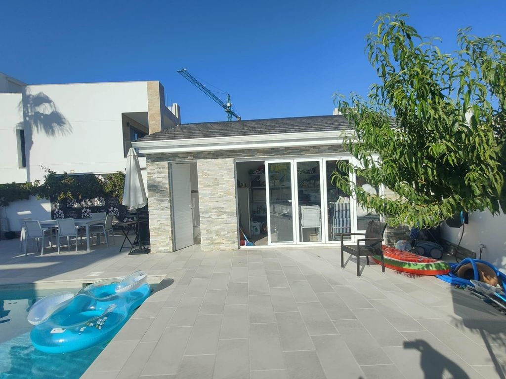 Property photo 2 of 50