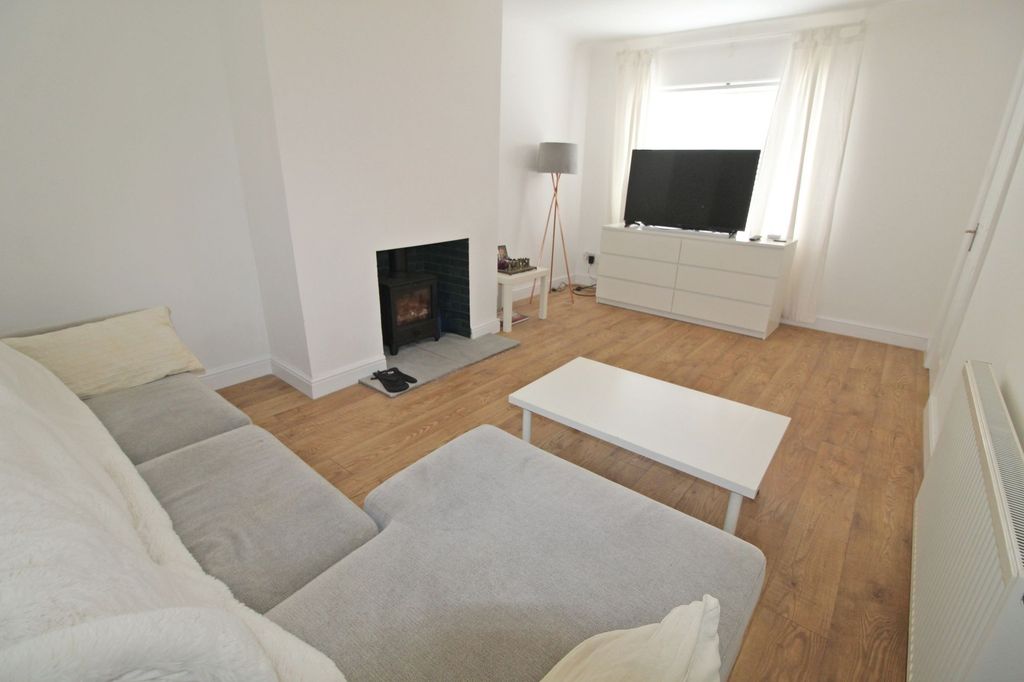Property photo 2 of 20 Lounge