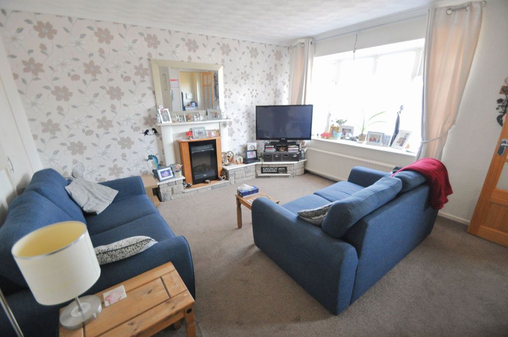 Property photo 2 of 33