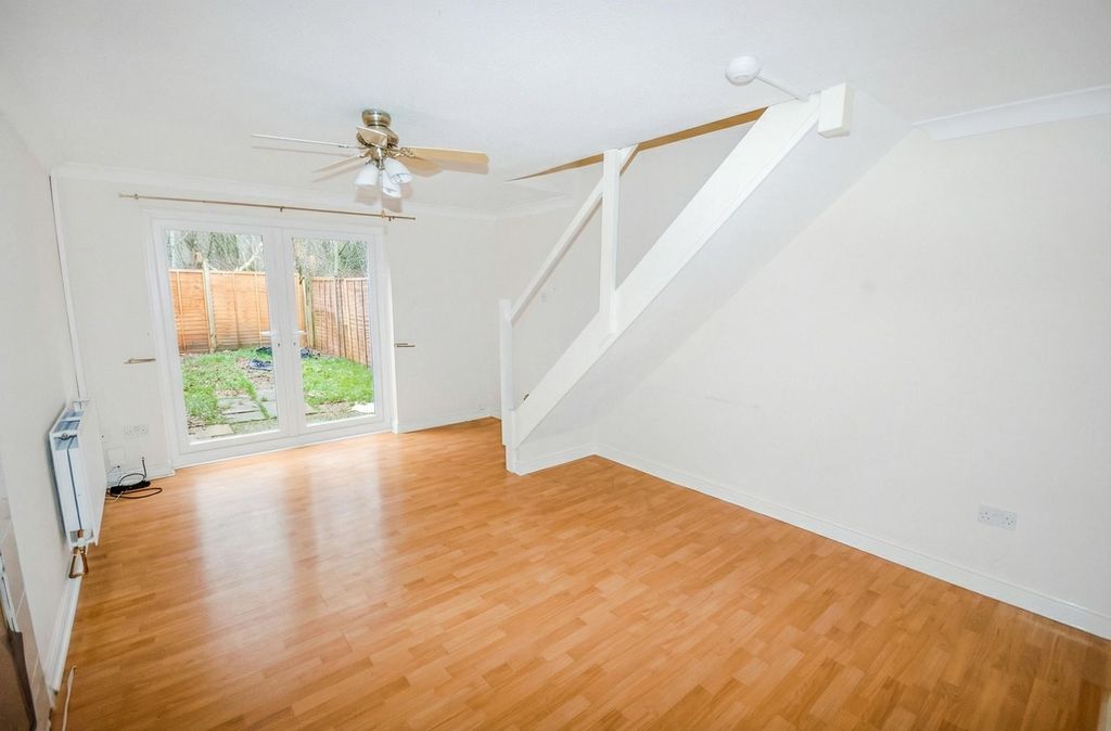 Property photo 1 of 5 Living Room