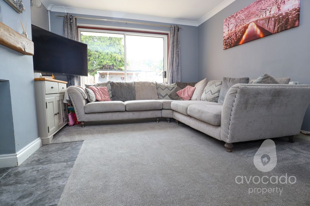 Property photo 3 of 13 5203495