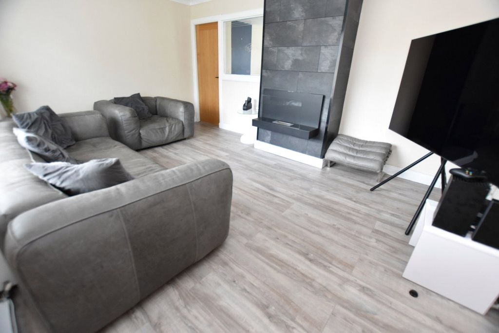Property photo 3 of 16 Picture No. 02
