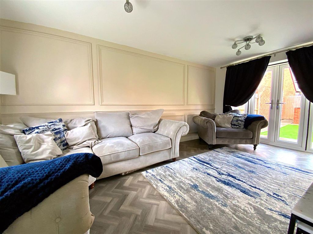 Property photo 2 of 21 Lounge