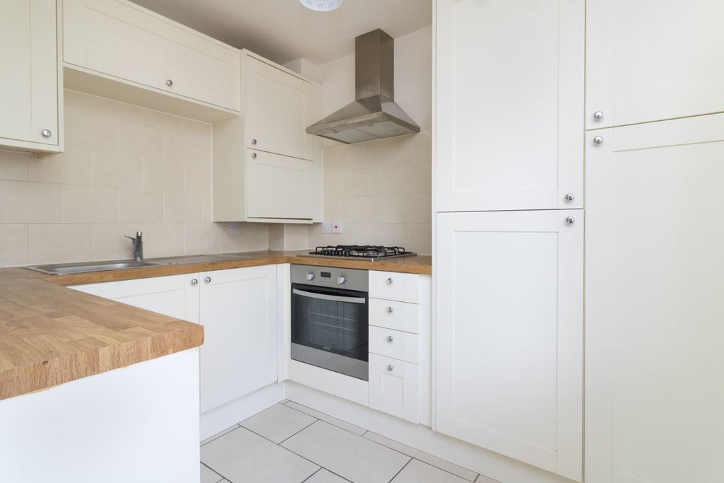 Property photo 2 of 10 5236985