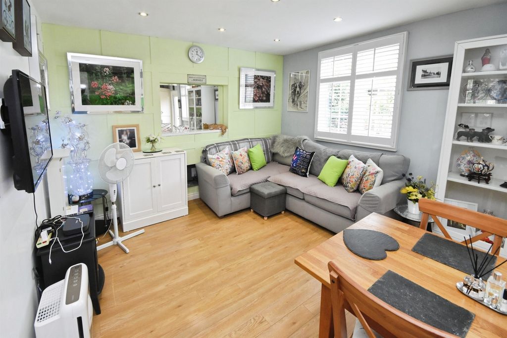Property photo 2 of 17