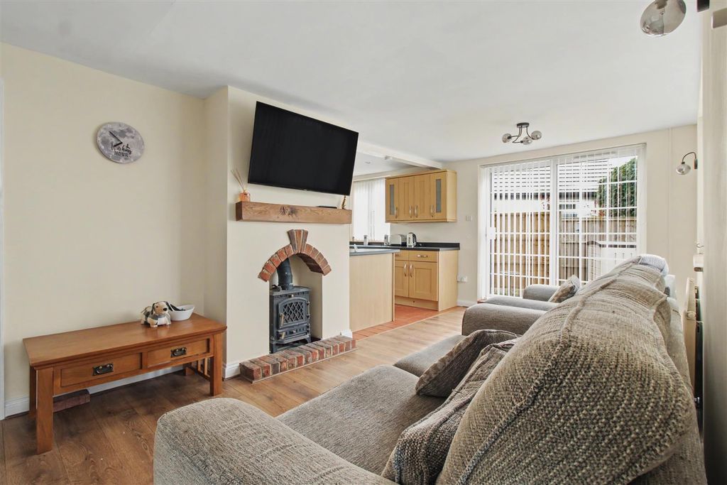 Property photo 2 of 23 Lounge