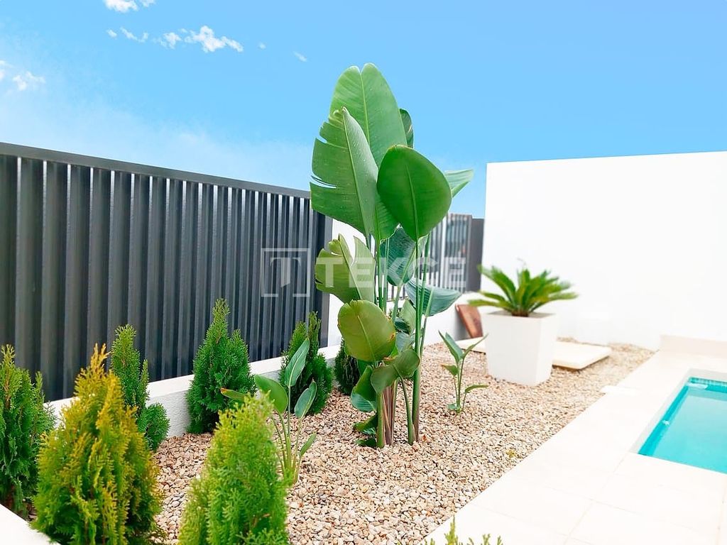 Property photo 2 of 53