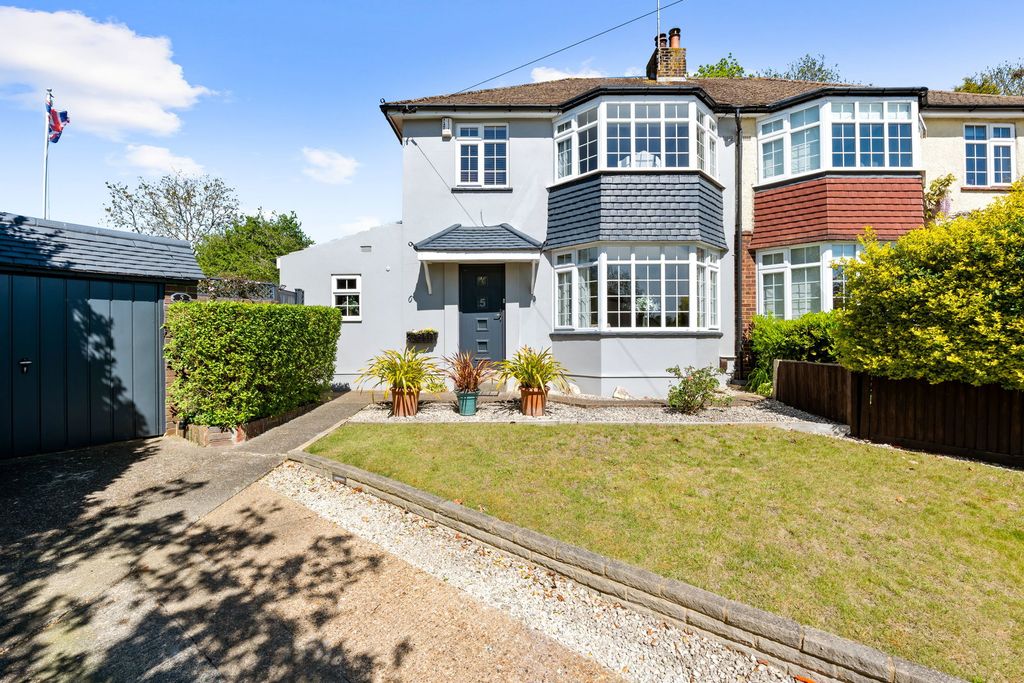 Property photo 1 of 27