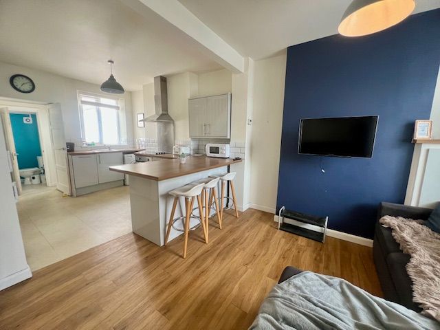 Property photo 1 of 10 Living Room