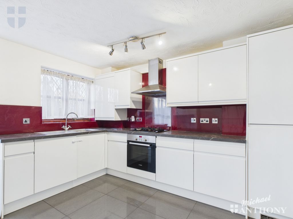 Property photo 3 of 10 Cam03218G0-Pr0883-Still001