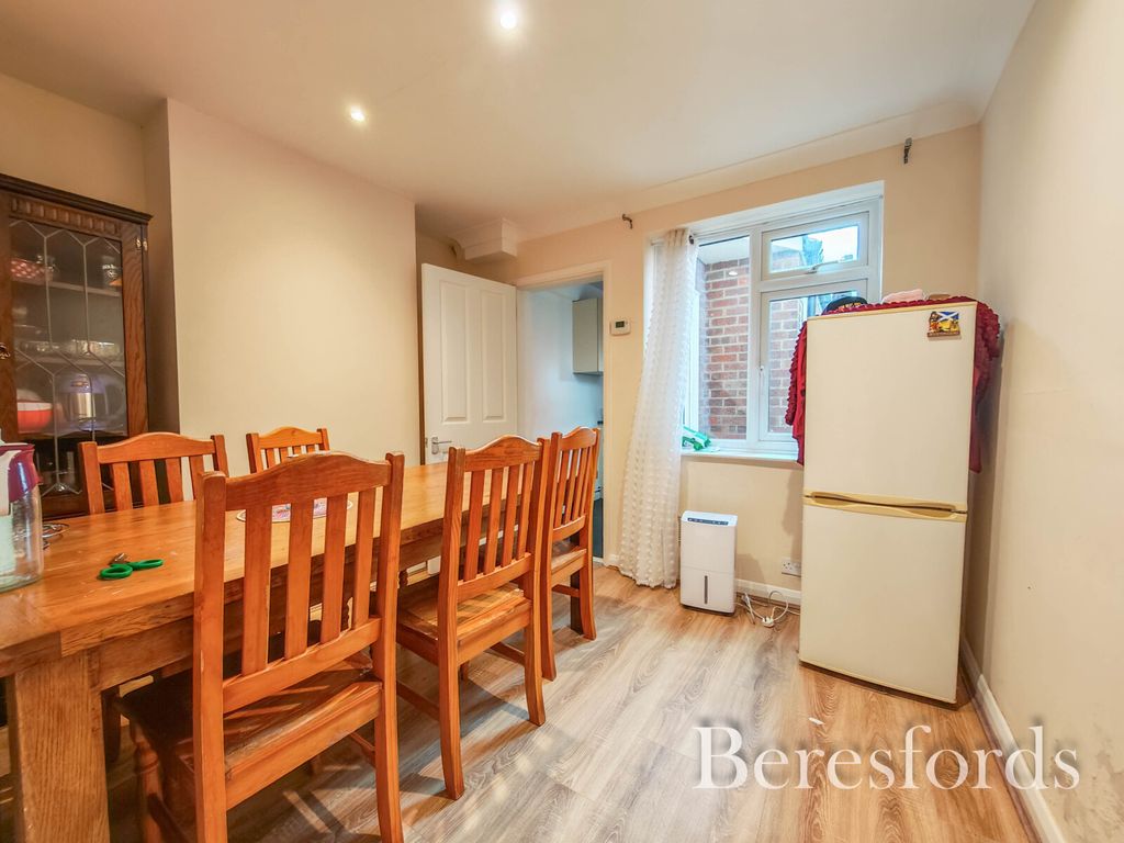 Property photo 3 of 8 Picture 3