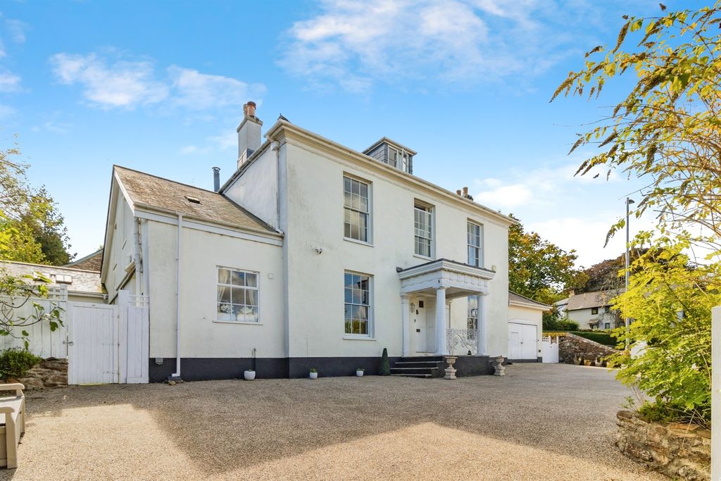 Property photo 1 of 34