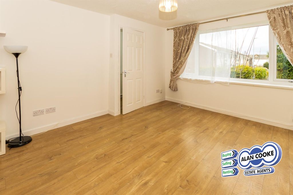 Property photo 3 of 9 Lounge