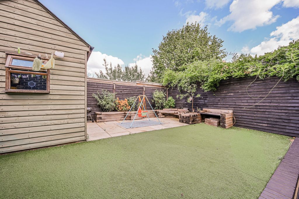 Property photo 2 of 27