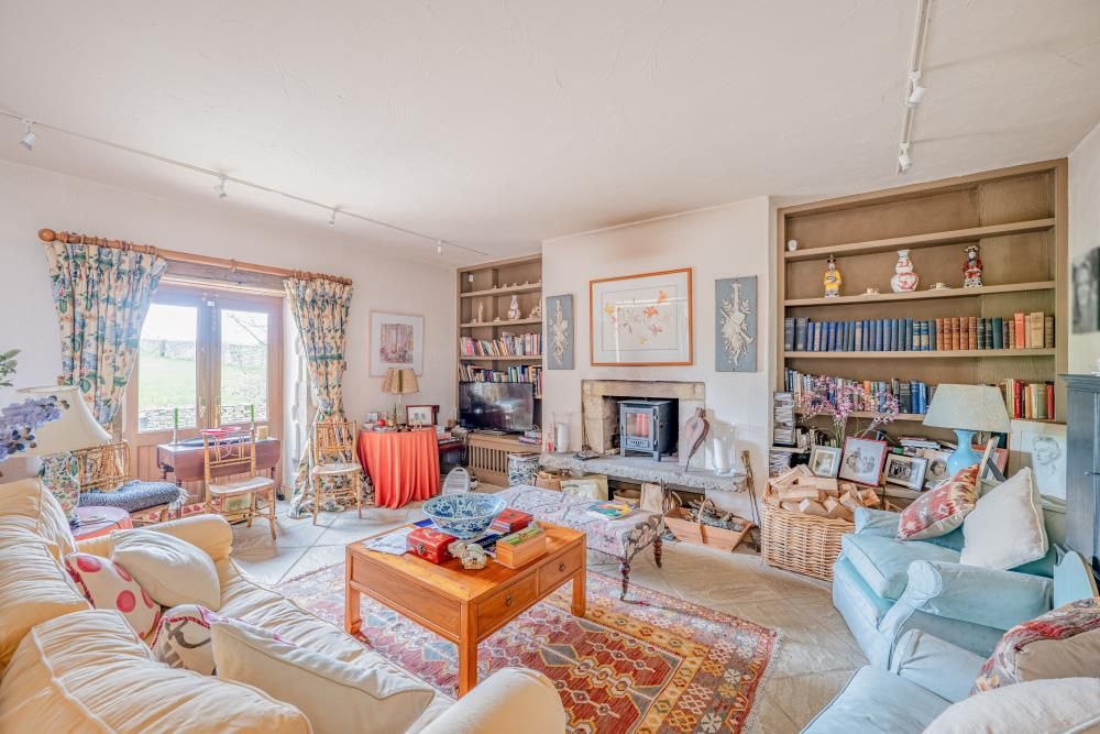 Property photo 2 of 19 Image