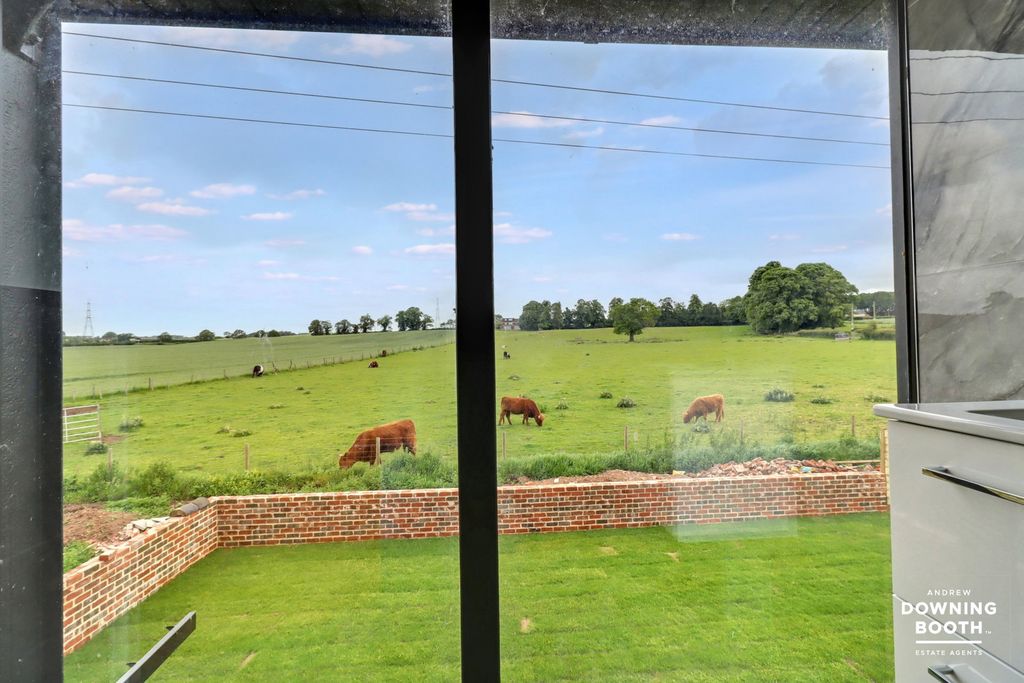 Property photo 2 of 33