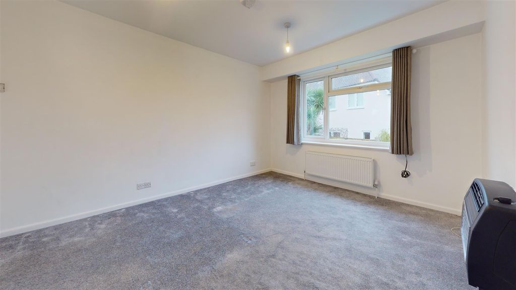 Property photo 3 of 12 Bedroom (3).Jpg