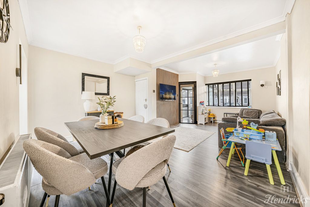 Property photo 3 of 25