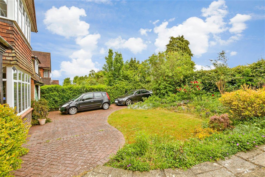 Property photo 1 of 21 Front Garden