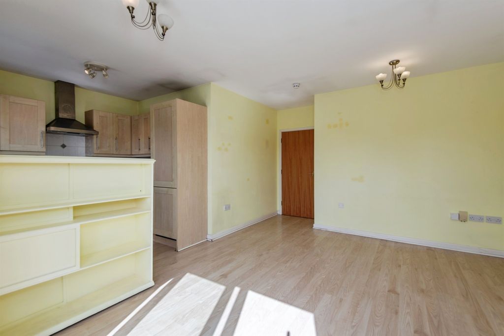 Property photo 3 of 12