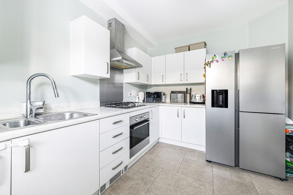 Property photo 2 of 32