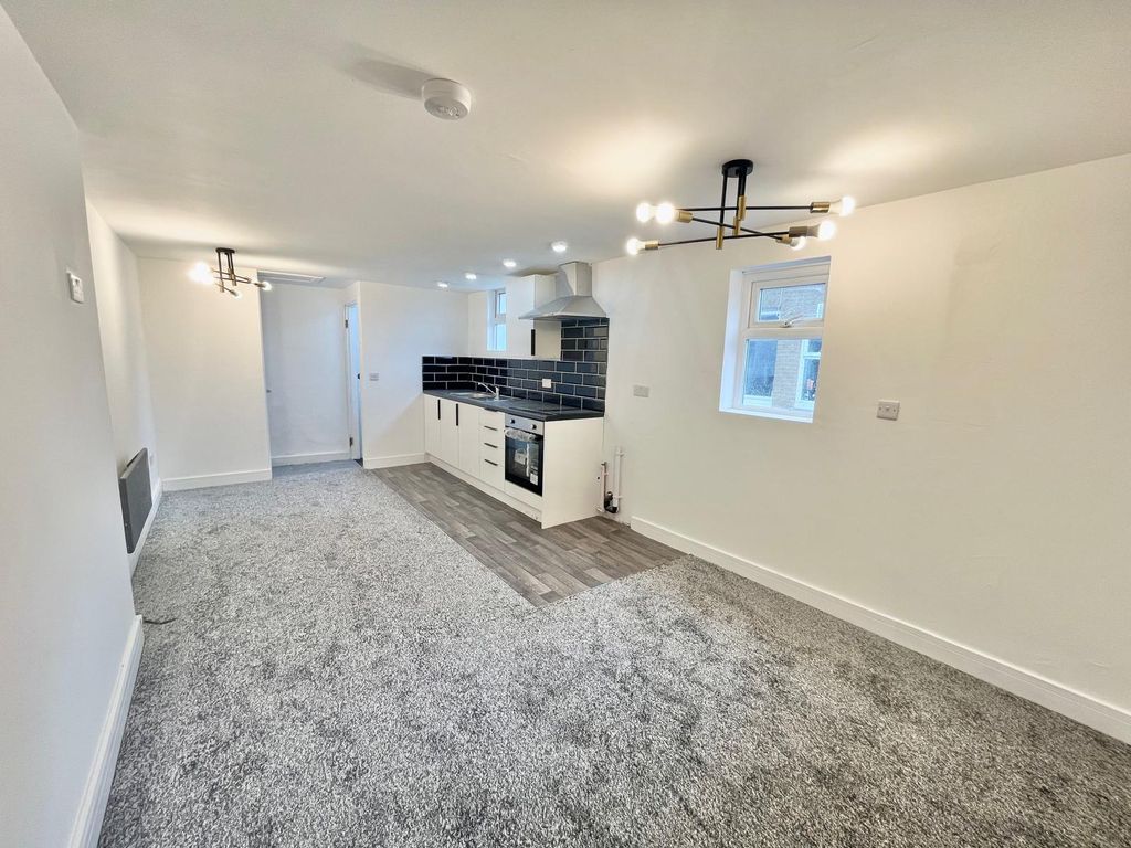 Property photo 1 of 7 8 Lansdowne Terrace, Gosforth Ne3