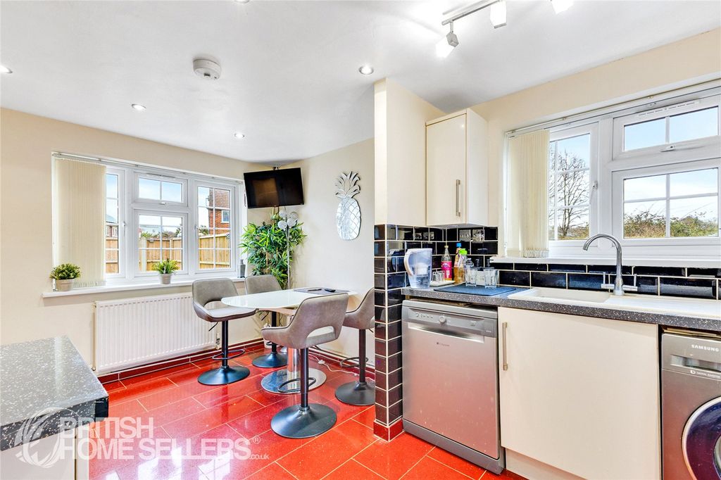 Property photo 3 of 14 Picture No. 15