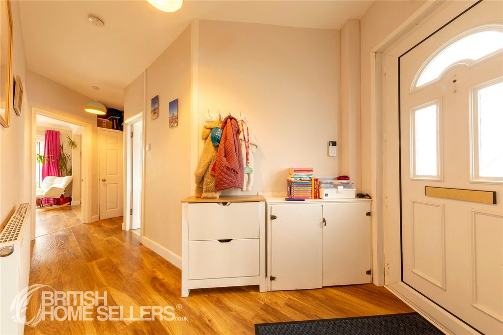 Property photo 2 of 17 Picture No. 27