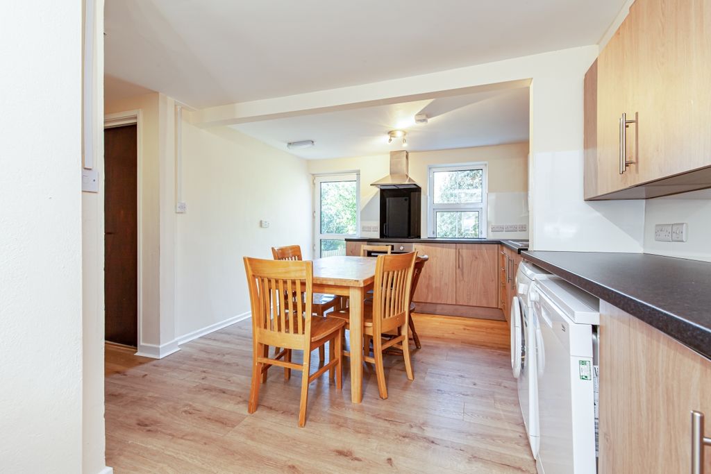 Property photo 2 of 10 Kitchen And Dinin...
