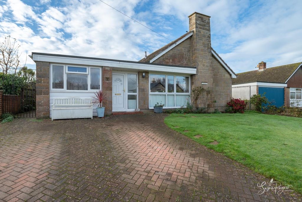 Property photo 1 of 30 Welcome To 15 Brocks Copse Road