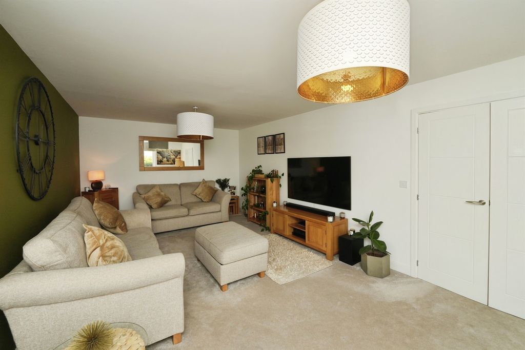 Property photo 3 of 25