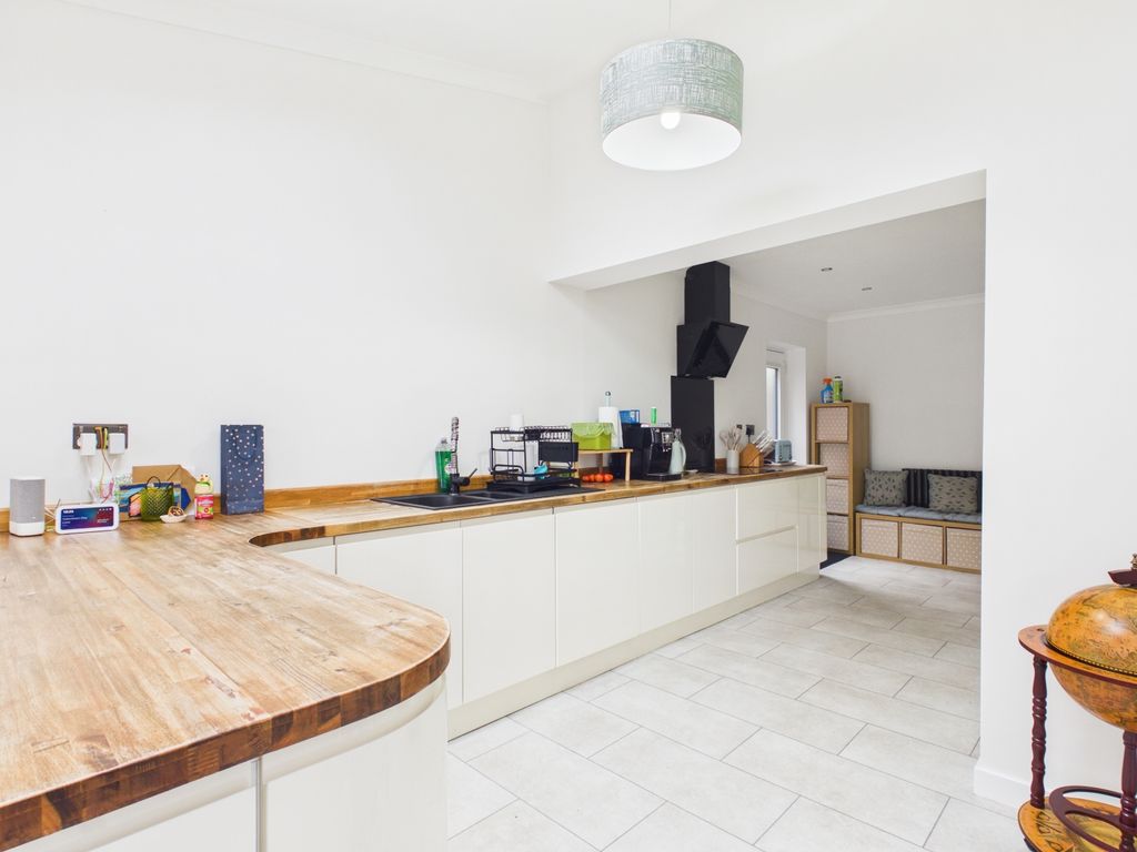 Property photo 2 of 26 Cam03729G0-Pr0257-Still008