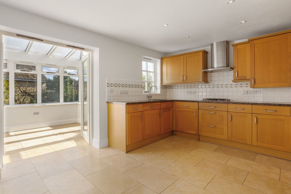 Property photo 3 of 19 68410_1-Ash-Garde...
